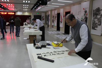 墨香潤(rùn)社區(qū) 書法名家與島城愛(ài)好者面對(duì)面藝術(shù)交流